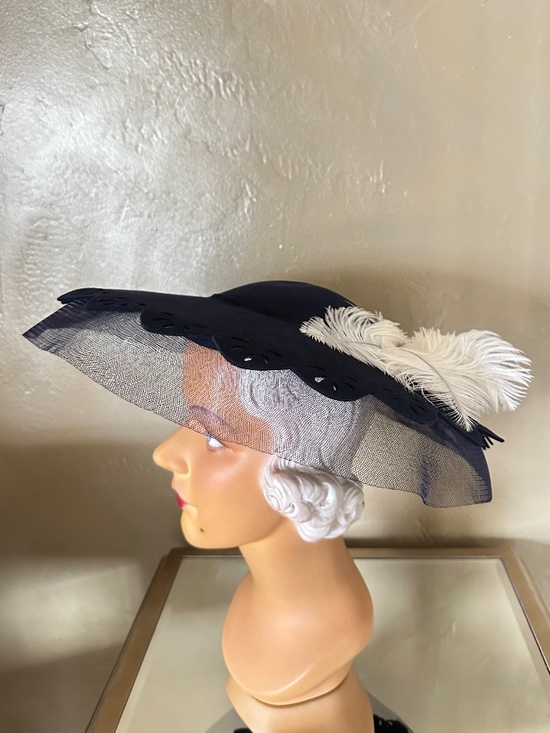 HIGH FASHION VINTAGE NAVY FELT WIDE BRIM HAT + CUTOUTS/CRIN EDGE/FEATHERS main image 11